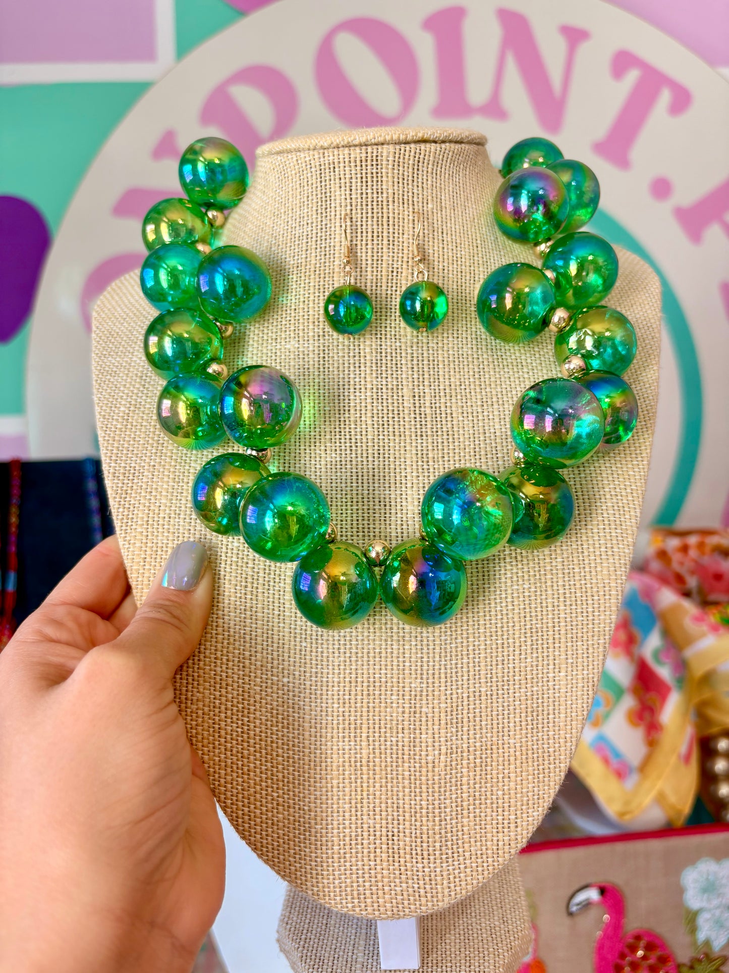 SET DE ARETES Y COLLAR BUBBLES 🫧 VERDE