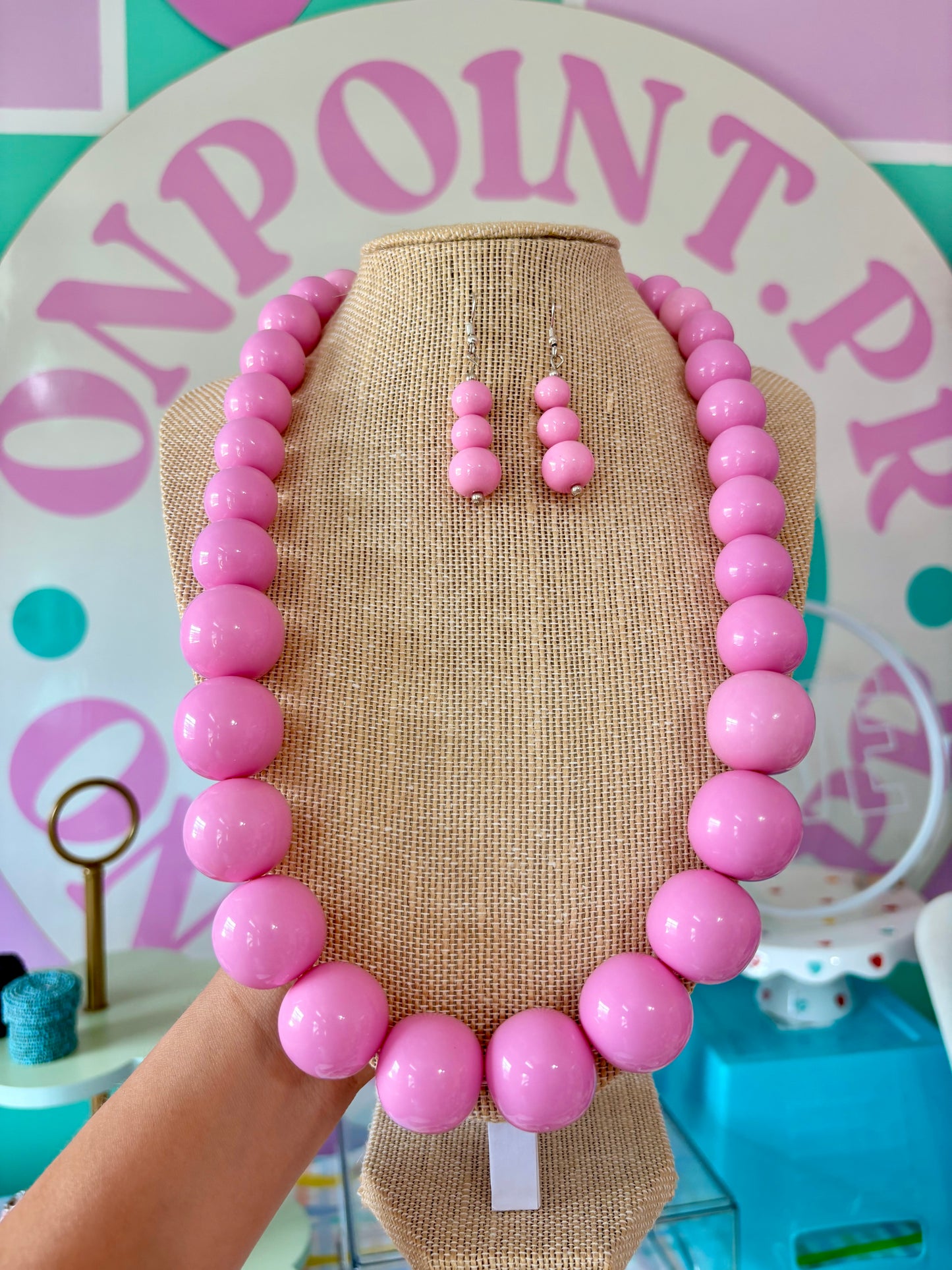 COLLAR Y ARETES ROSA BUBBLEGUM