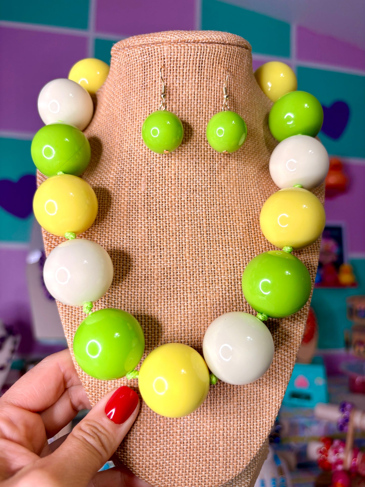 SET ARETES Y COLLAR LIME BUBBLEGUM