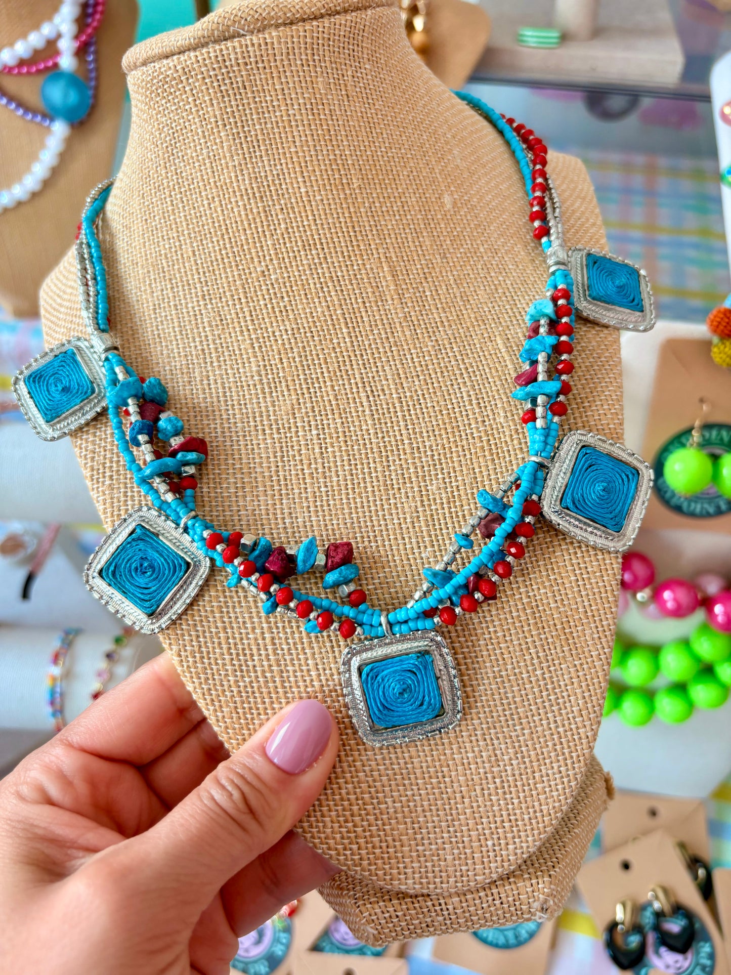 COLLAR TURQUESA Y ROJO