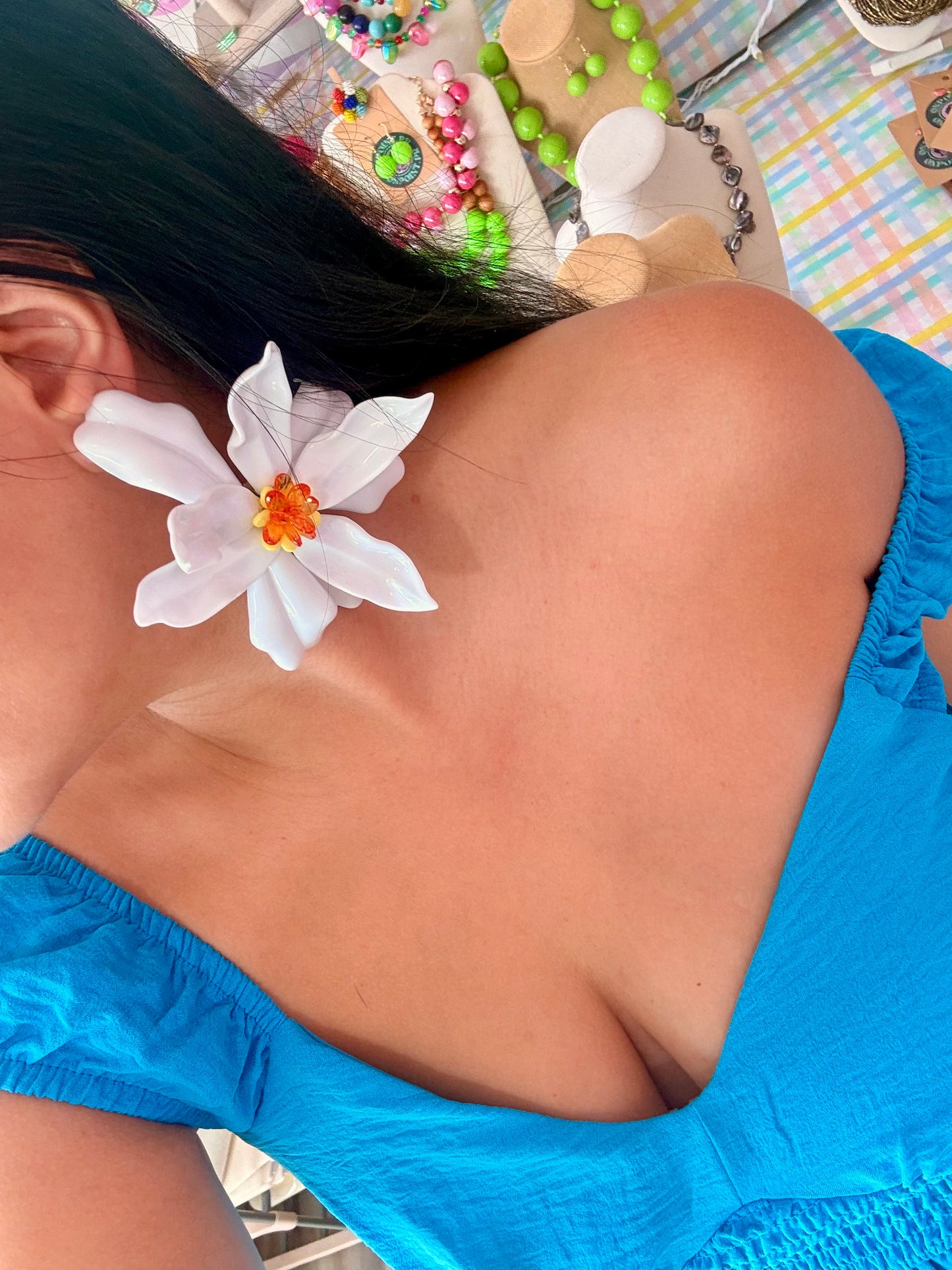 ARETES FLOR BLANCA
