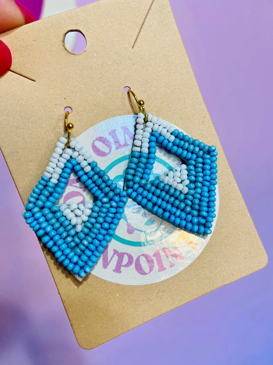 ARETES EN BEADS TONOS DE AZULES