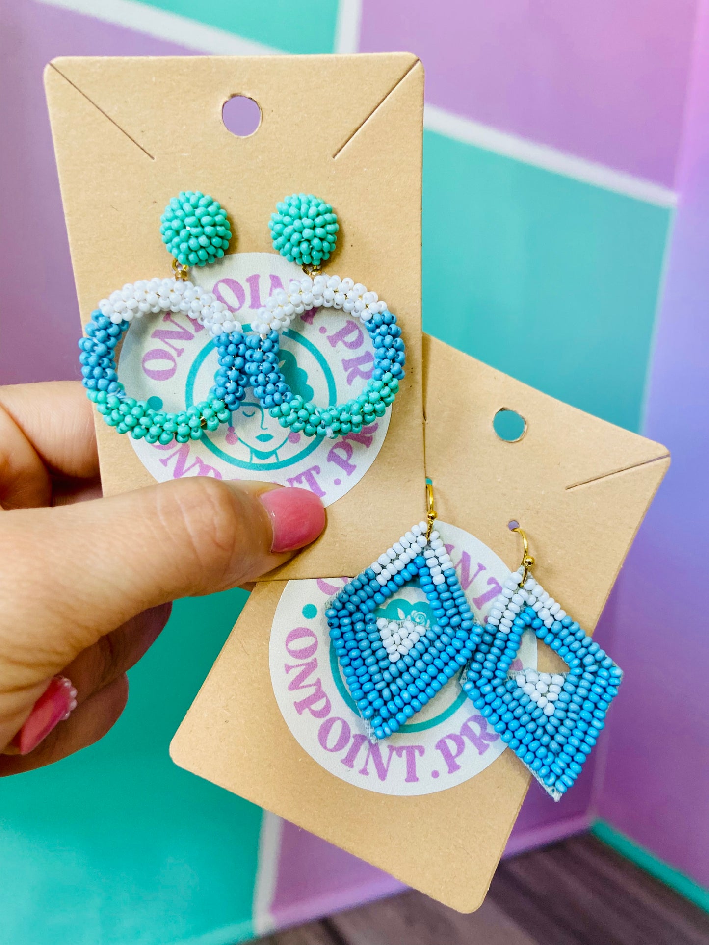 ARETES EN BEADS TONOS DE AZULES