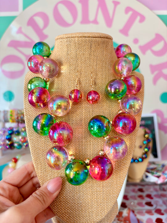 SET BUBBLES VERDE Y ROSA ARETES Y COLLAR