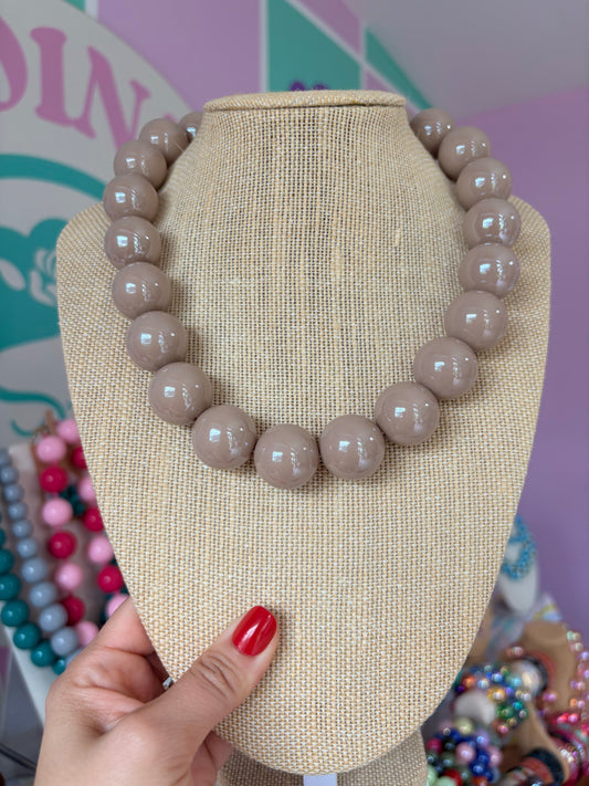 COLLAR MARRÓN/ NUDE BUBBLEGUM