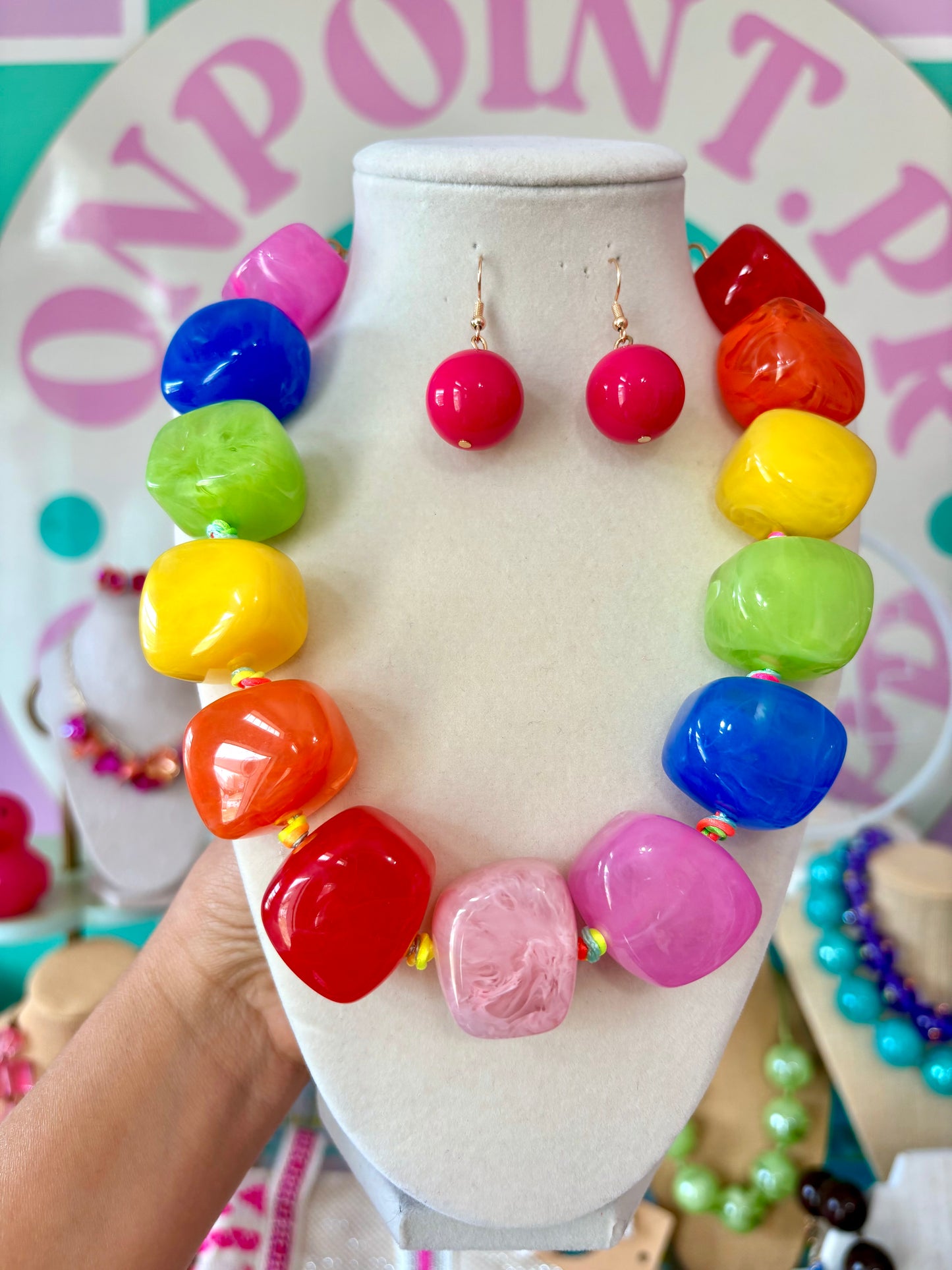 SET ARETES Y COLLAR CUADRADOS DE COLORES