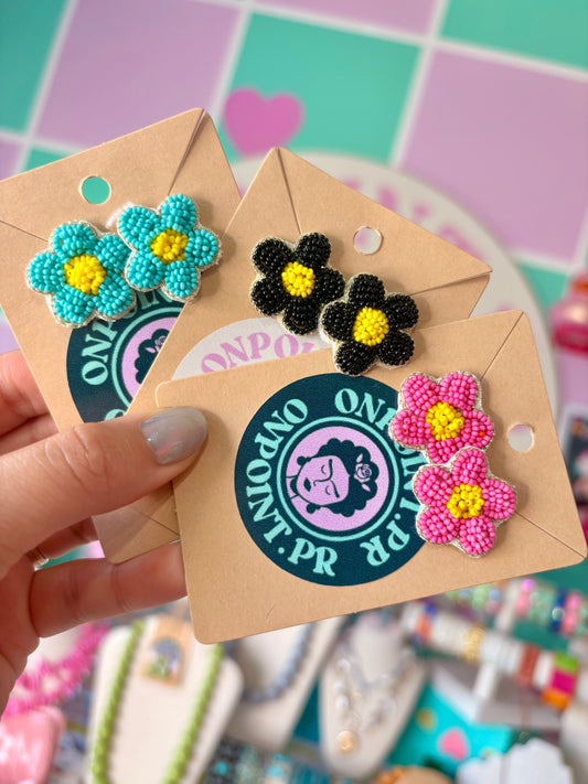 STUDS DE FLORES EN BEADS