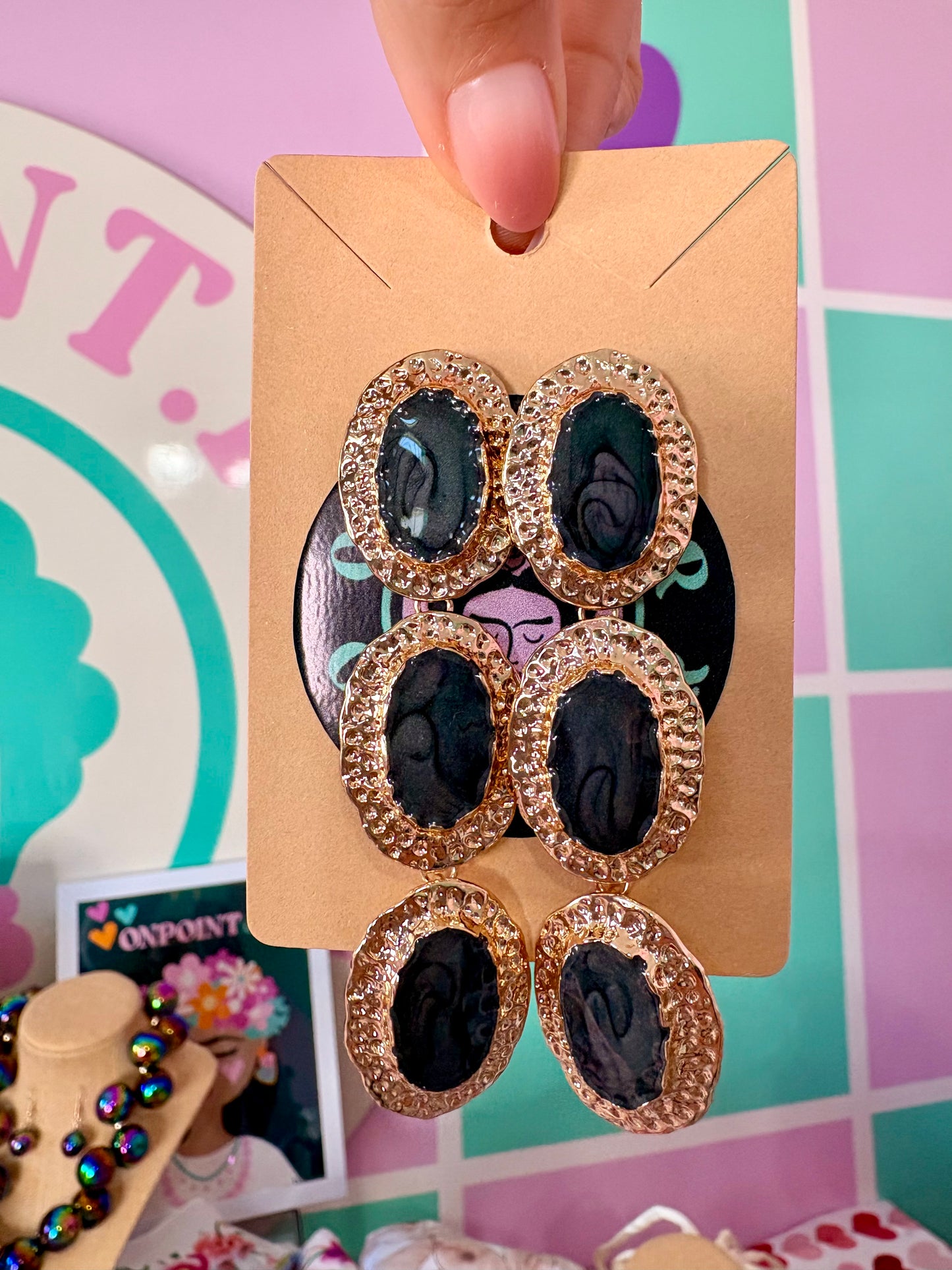 ARETES PEDRERÍA NEGRA