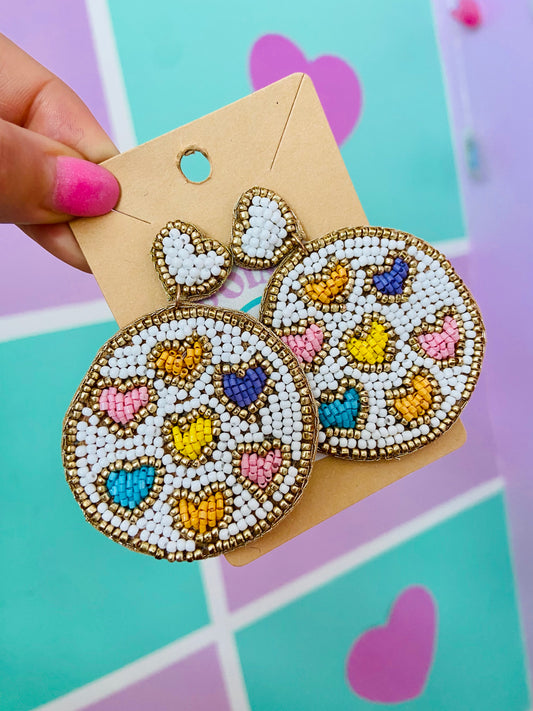 ARETES CIRCULARES CON CORAZONES PASTELES