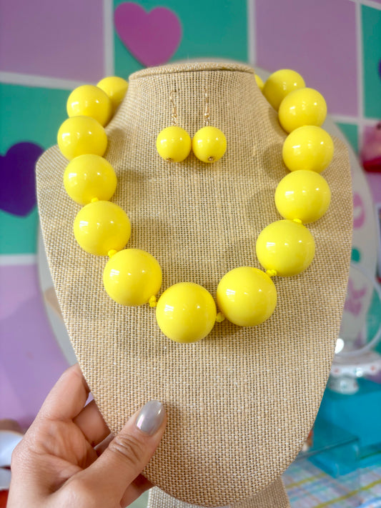 SET ARETES Y COLLAR AMARILLO BUBBLEGUM