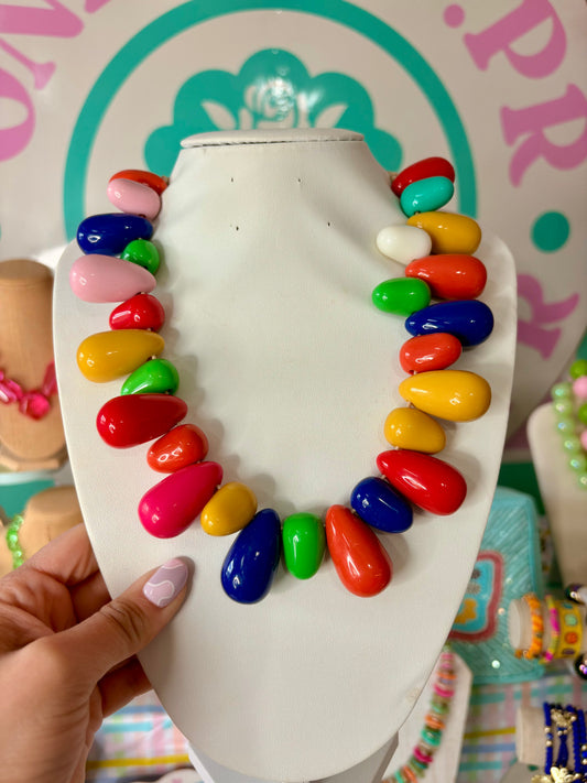 COLLAR GOTAS EN RESINAS DE COLORES
