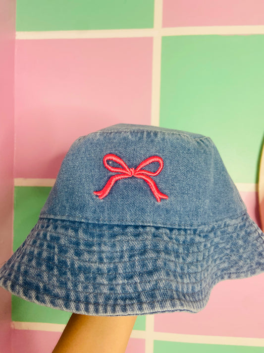 BUCKET HAT COQUETTE 🎀