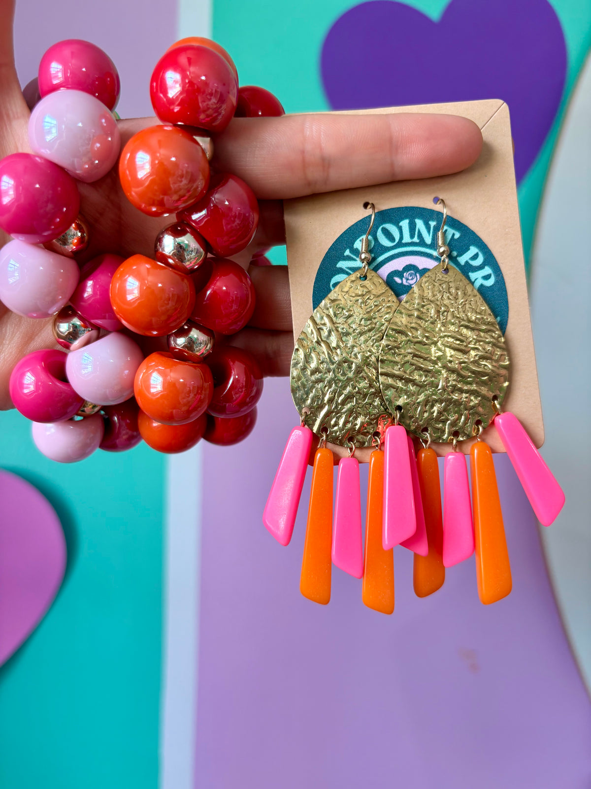 ARETES DORADOS CON ROSA Y NARANJA