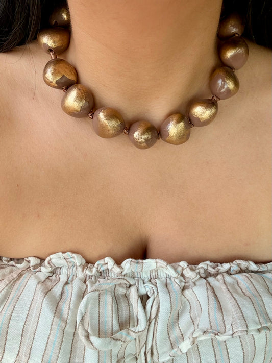 COLLAR MARRON Y DORADO
