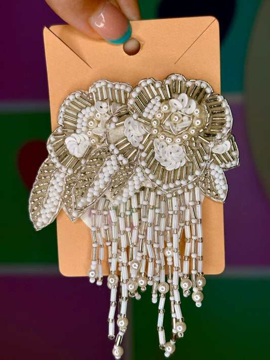 ARETES FLORES WHITE